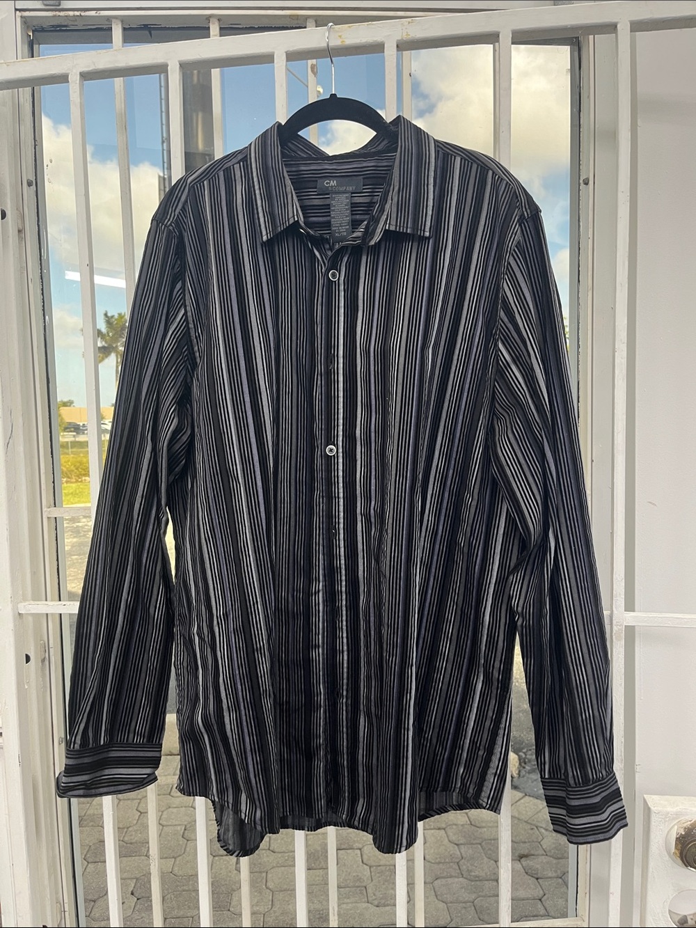 Men's Black & Gray Striped Long-Sleeve Button-Down Shirt